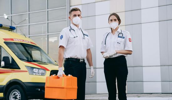 仁寿救护车转运病人车内有没有插电源的位置？